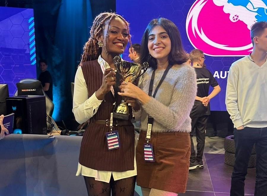 Aisha Akram ja Jennifer Richards Udoetteh