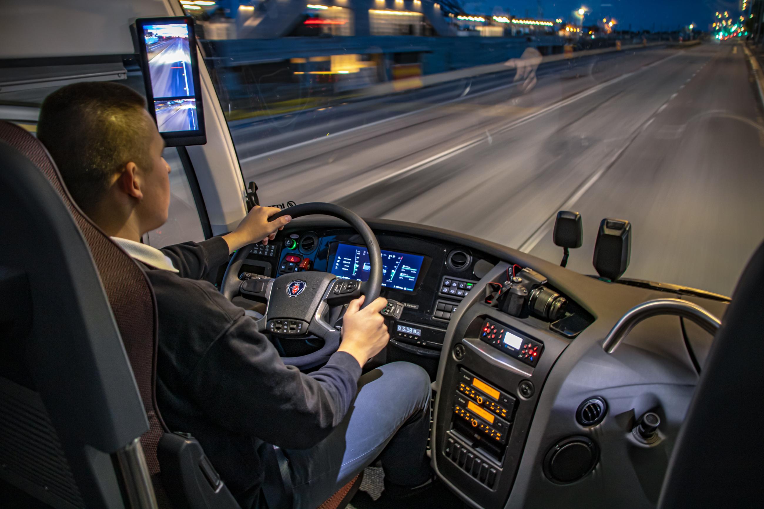 Praegu näeb Romet Leimanni bussiroolis peamiselt öösiti. 21. eluaastast hakkab tööpõld laienema. (Foto: Laur Oskar Peetsalu)