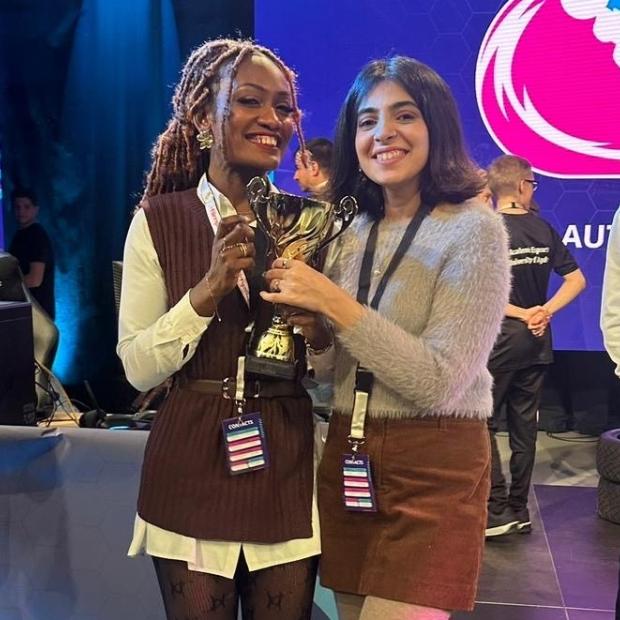 Aisha Akram ja Jennifer Richards Udoetteh